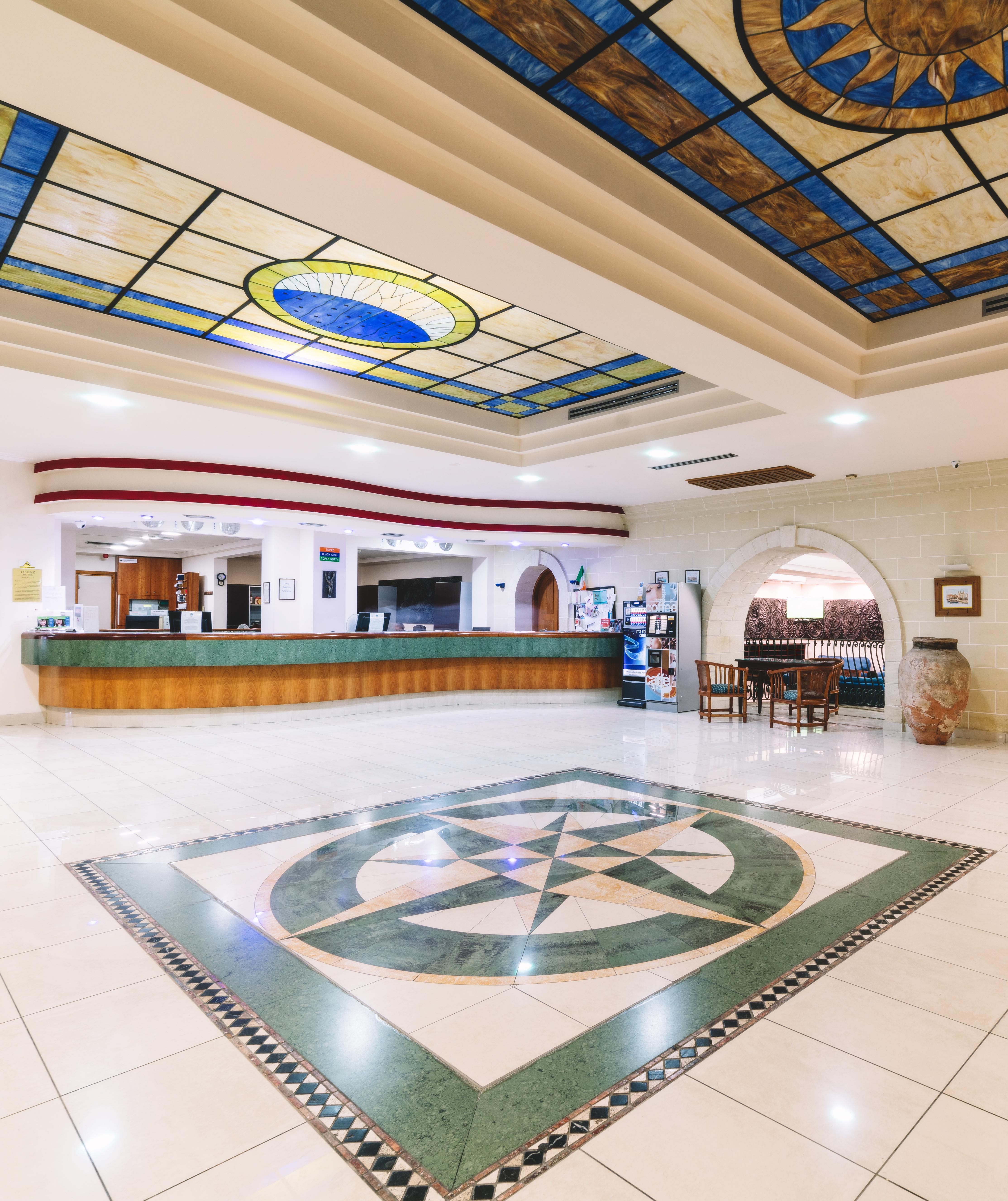 Topaz Hotel Сент-Полс-Бей Интерьер фото