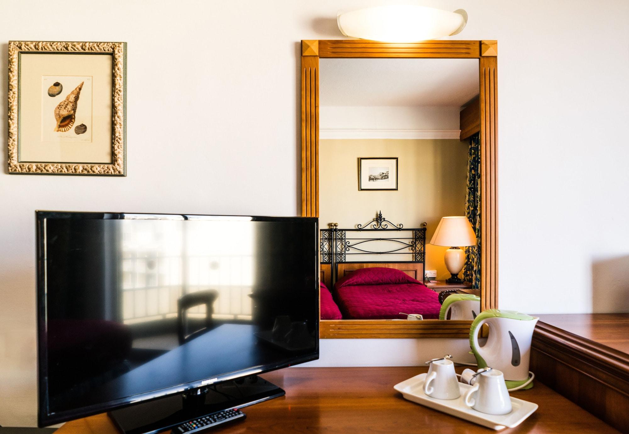Topaz Hotel Сент-Полс-Бей Экстерьер фото